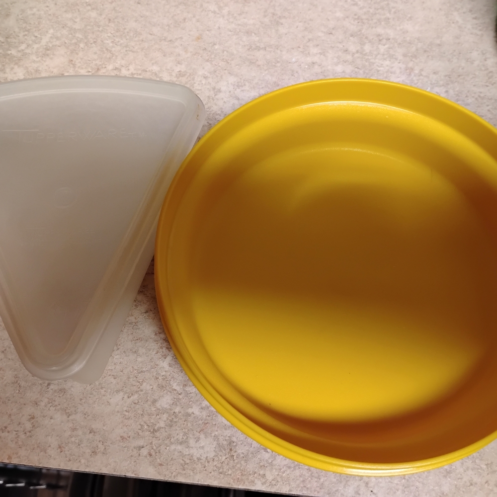 Tupperware Eight Item Bundle - Picture 3 of 3